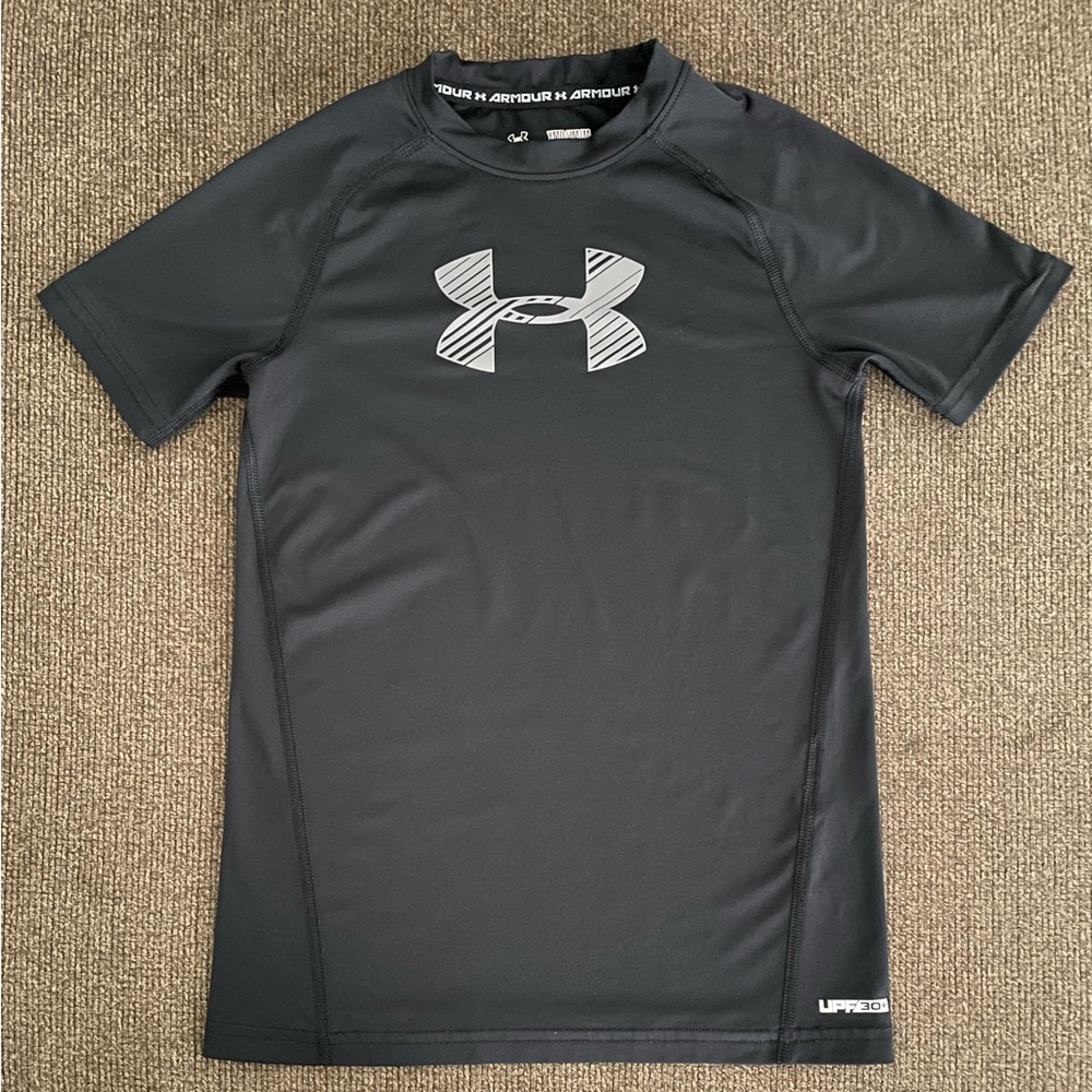 Boy’s Under Armour Fitted Heatgear Short Sleeve Shirt Sz YMD Black/Gray UPF 30+